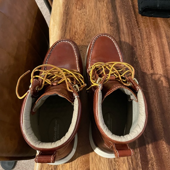 Eddie Bauer boots. Only worn once for family pictures. Excellent new condition. - Picture 3 of 6